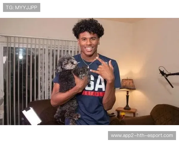 真爱无敌!杰伦-格林将40岁女友照片纹满后背 后者比他大17岁,杰伦格林全名 真爱无敌!杰伦-格林将40岁女友照片纹满后背 后者比他大17岁,杰伦格林全名